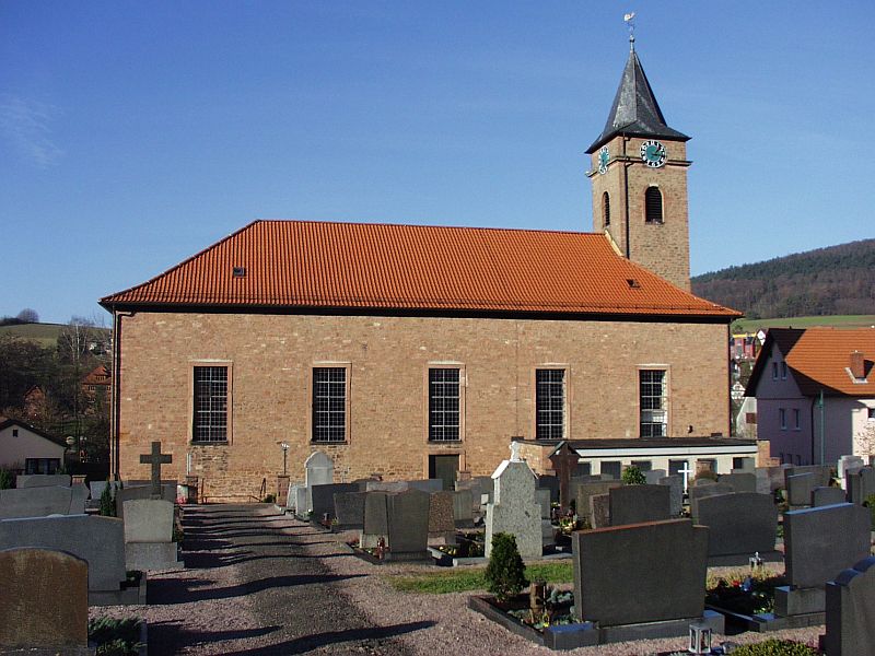  Kirche mit Friedhof 